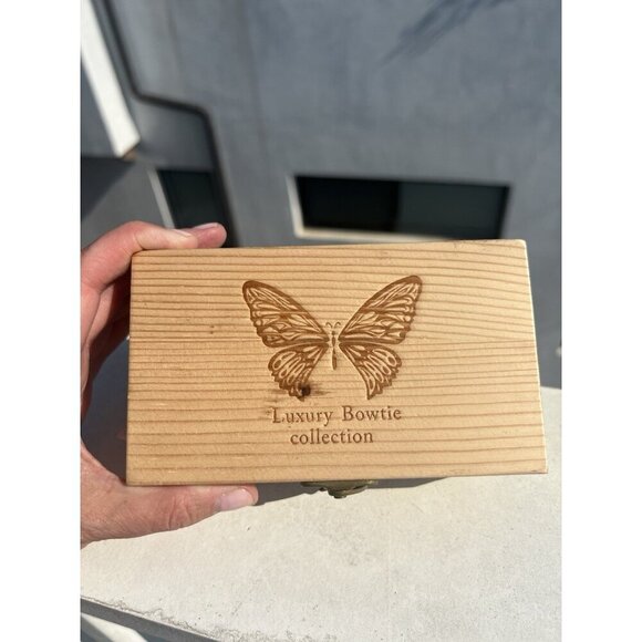 Luxury Bowtie collection green gold faux feather leather bowtie 19 in adjustable - Picture 8 of 11